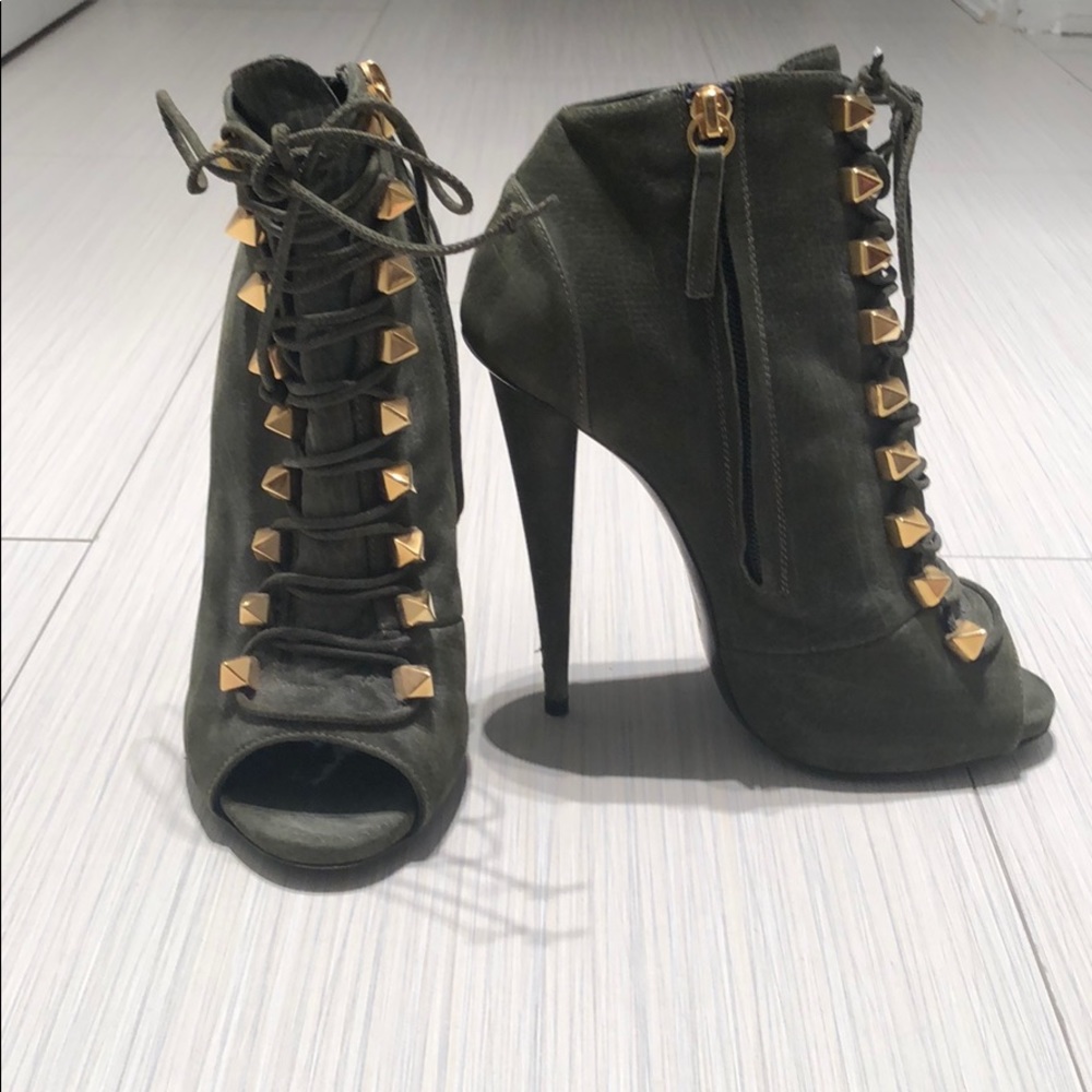 Giuseppe Zanotti open toe suede green booties